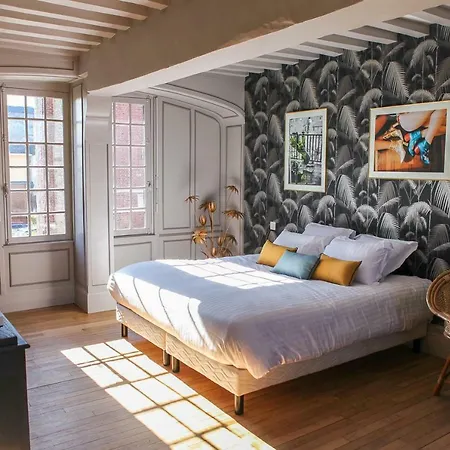 Pensjonat Le Manoir Des Chevaux Dores Le Neubourg