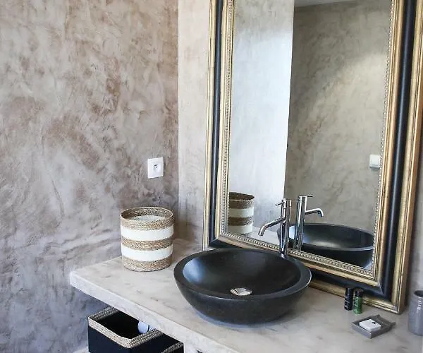 Le Manoir Des Chevaux Dores Le Neubourg