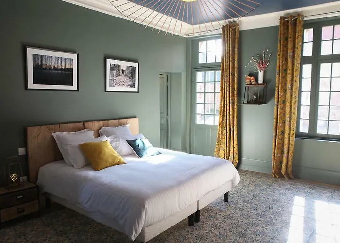 Le Manoir Des Chevaux Dores Guest house Le Neubourg