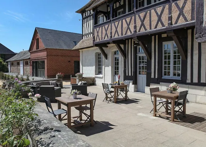 Le Manoir Des Chevaux Dores Guest house Le Neubourg