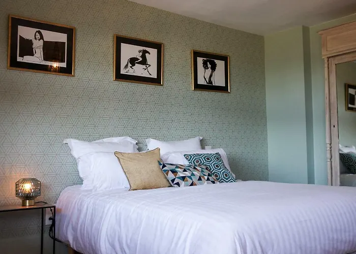 Le Manoir Des Chevaux Dorés 3*